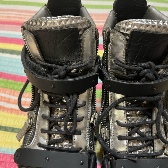 Giuzzepe Zanotti Silver and Black Leather Hightop Sneakers w/ 3D diamond pattern - Picture 2 of 7